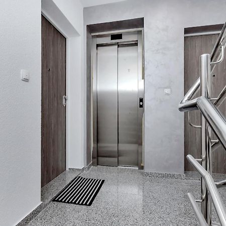 Luxury Apartment Macola Free Beach Parking Макарська Екстер'єр фото