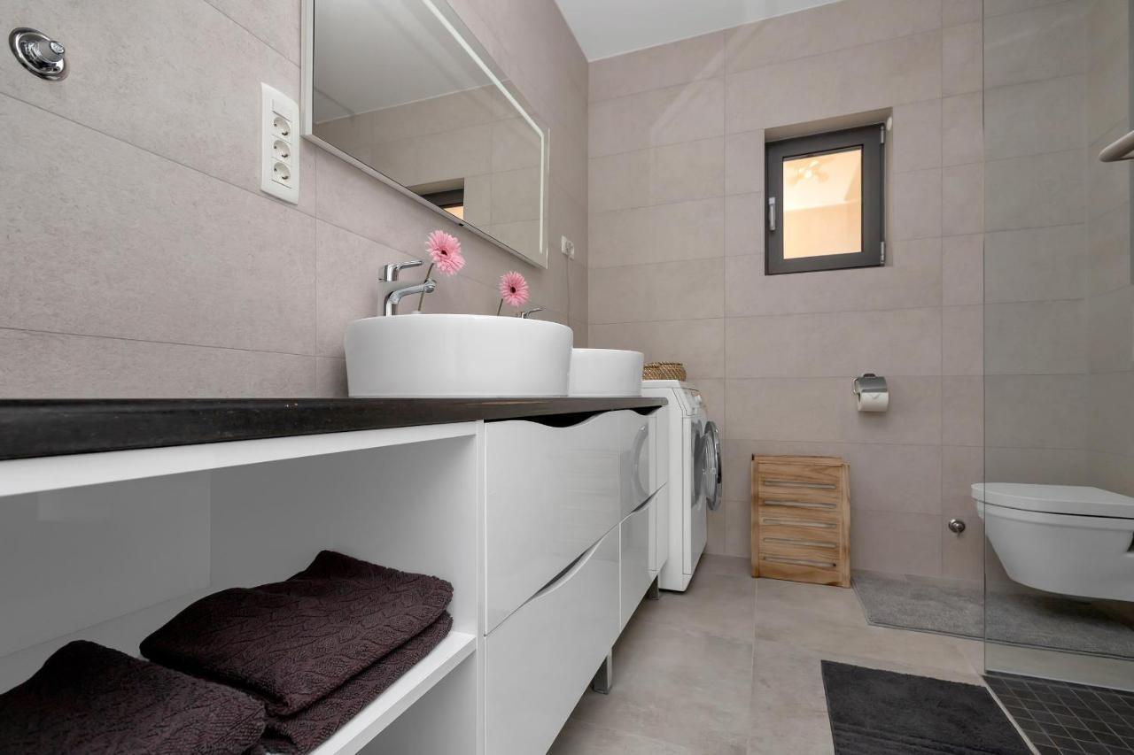 Luxury Apartment Macola Free Beach Parking Макарська Екстер'єр фото
